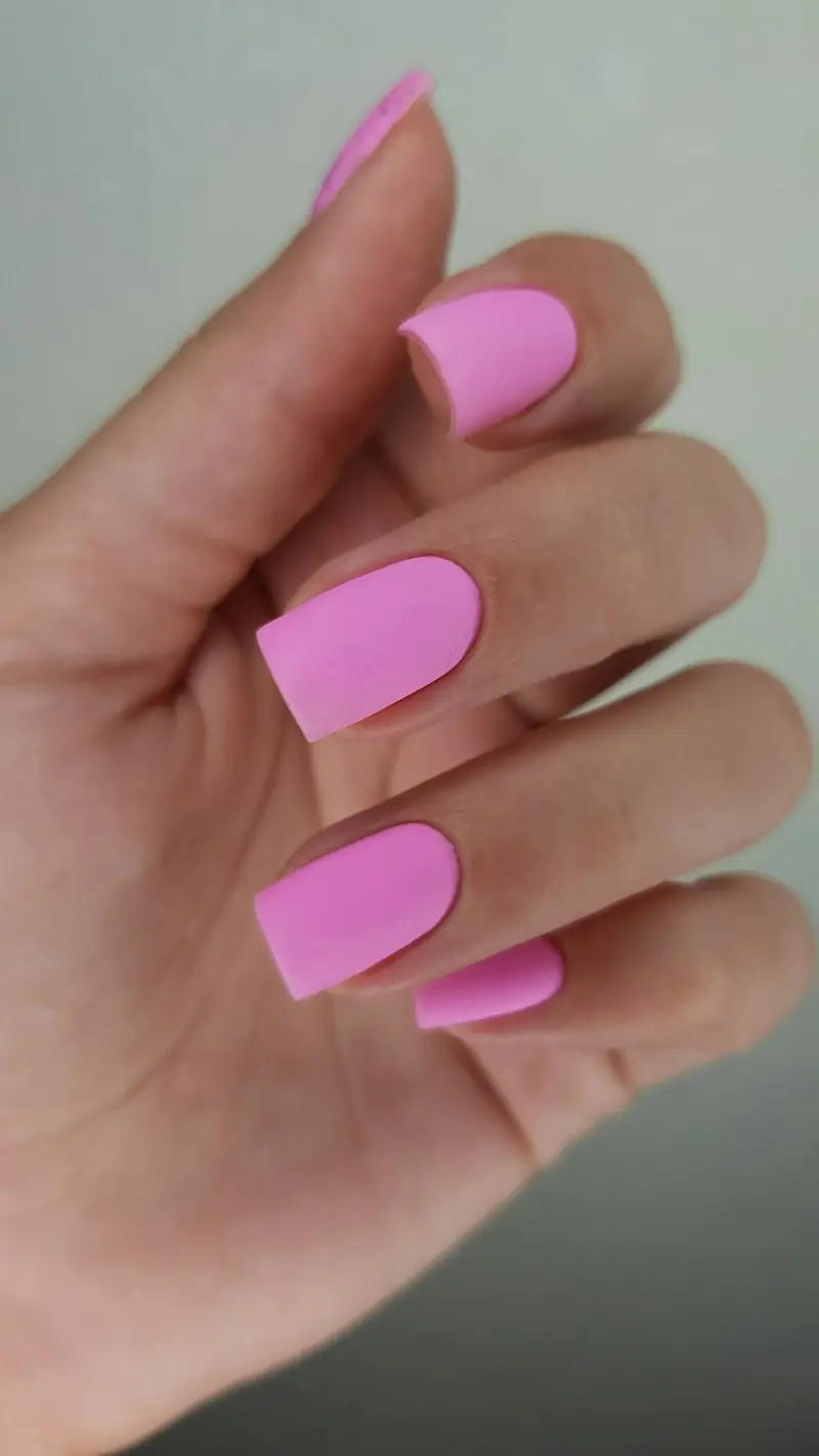 Ongles rose vif